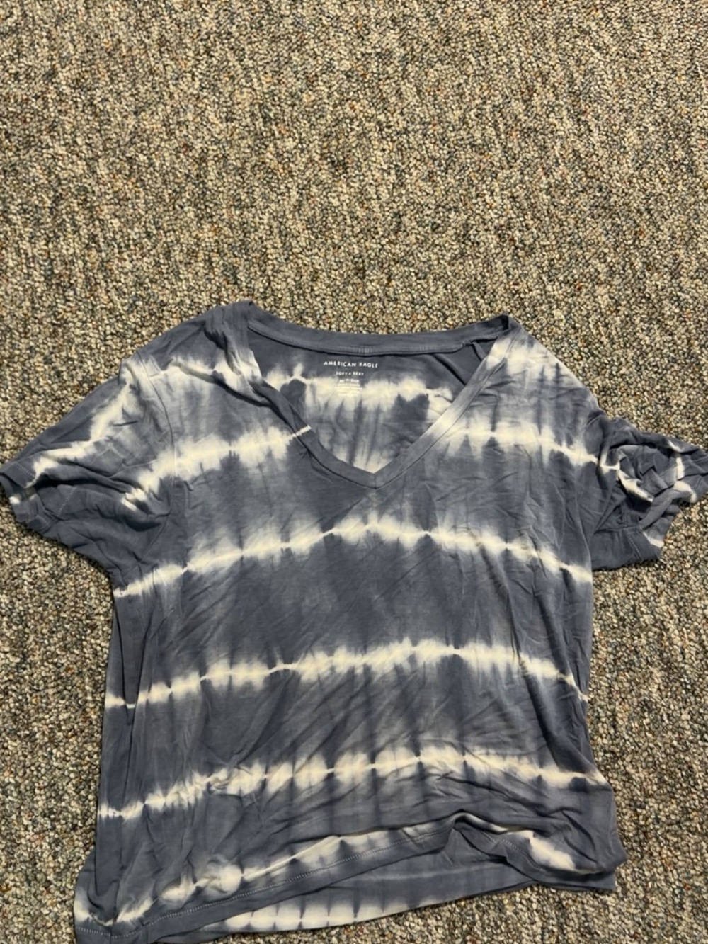 American Eagle Outfitters Blue and White Tie-Dye V-Neck Tee